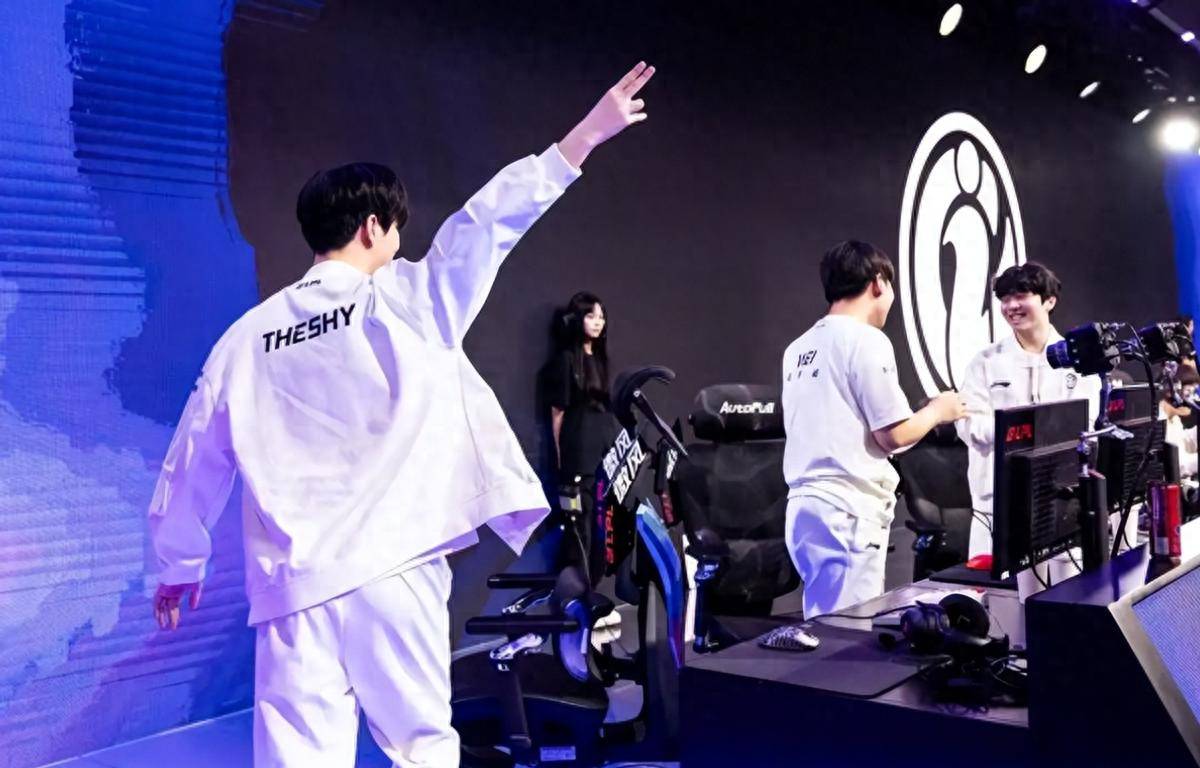【预测】2020KPL秋季赛11.11赛程，TES vs KS.YTG，武汉eStarPro vs 佛山GK