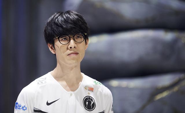 Royal Never Give Up 从 LPL 2025 中被淘汰， Bilibili Gaming 和 Anyone's Legend 获得胜利