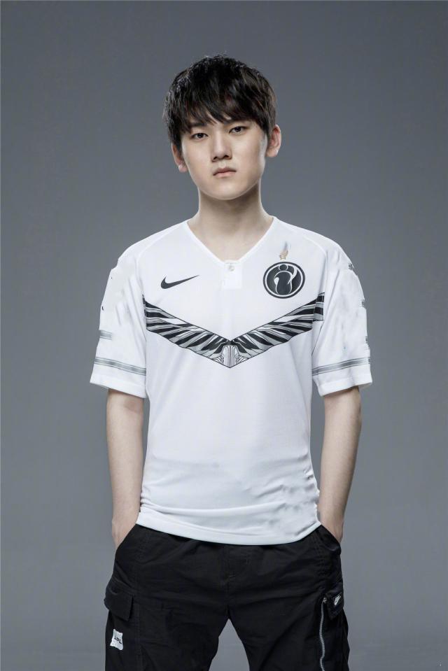 HooXi 与 Astralis 签订全职合同时表示：“不，目前没有。现在我回到了我离开的地方。”