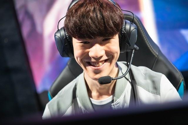 2025英雄联盟职业联赛有新规：增加赛季中期的转会期